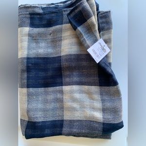 Charlotte Russe infinity scarf . Navy and cream . Light cotton .